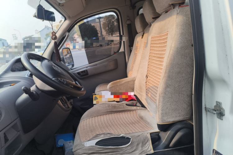 Used SAIC MAXUS Xintu V80 2018 2.5T AMT Elite Edition Short Wheelbase Mid-Roof Design 5-6 Seater Left Front Seat