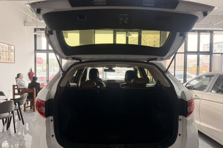 Used Soueast DX7 2017 1.5T Automatic Glory Edition Trunk