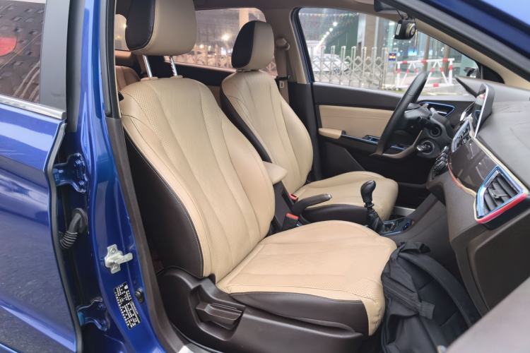 Used Baojun 310W 2017 1.5L Manual Fashion Model China V
