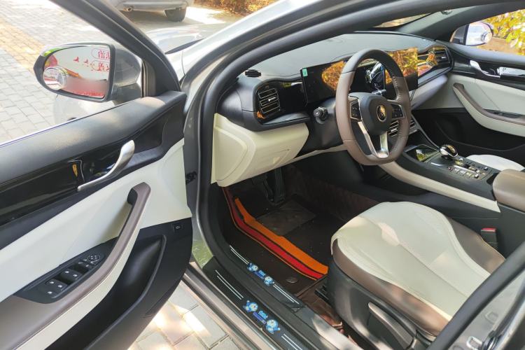 Used BYD Qin PLUS 2024 HONOR Edition DM-i 55KM Leading Model Driver Seat