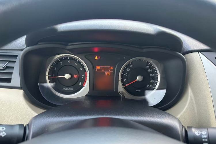 Used Venucia R50 2013 1.6L Automatic Fashion Edition Exterior 2