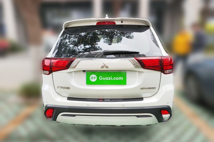 Used Mitsubishi Outlander 2019 2.4L 4x4 Zhi Xiang Edition 5 Seats China VI Standard