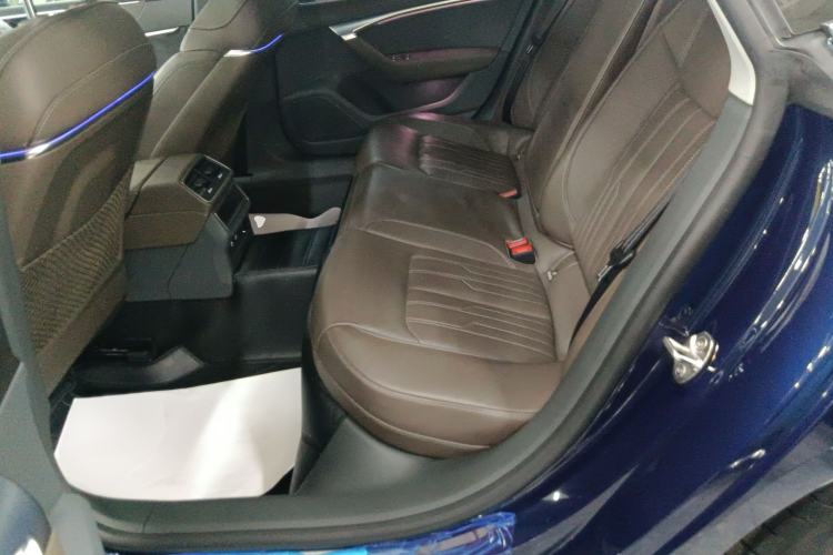 Used Audi A7L 2022 55 TFSI quattro S-line Zhiyuan Crystal Flow Package
