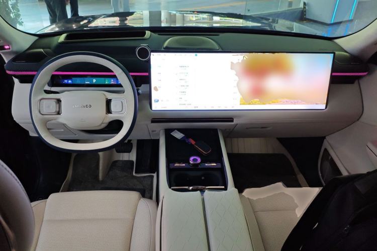 Used Lynk & Co 900 2025 2.0T Ultra Center Console