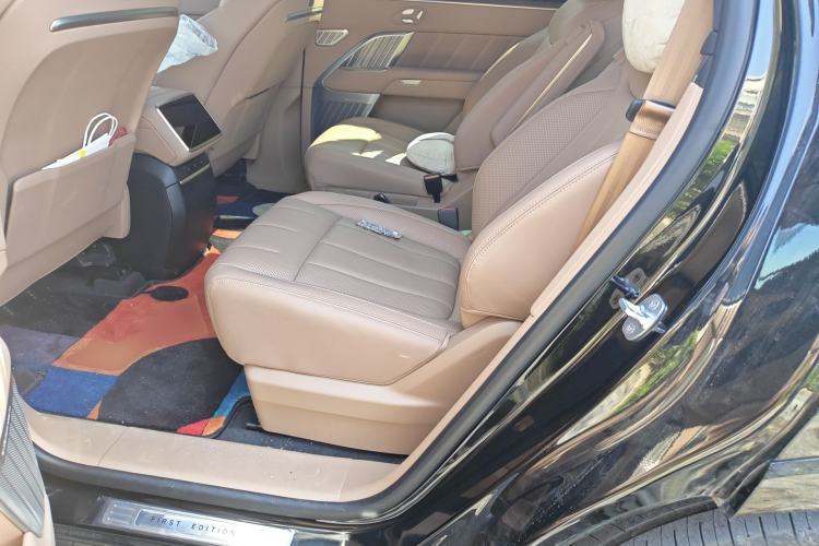 Used ONVO Luxeed L90 2025 Model—Max Six-Seater Version Left Rear Seat