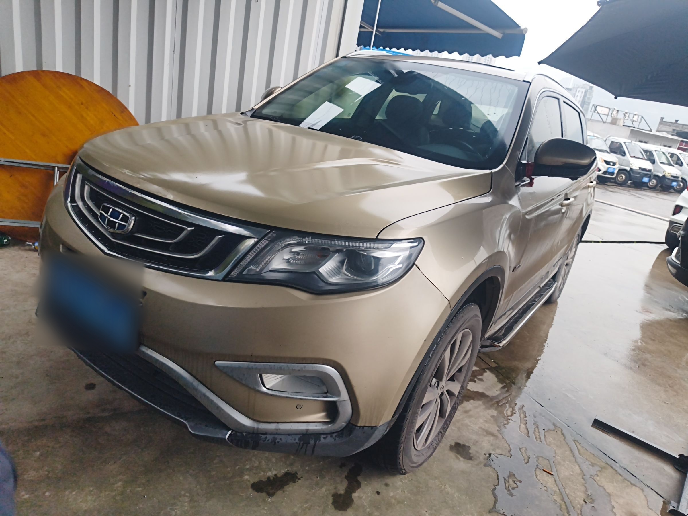 Под передней частью автомобиля