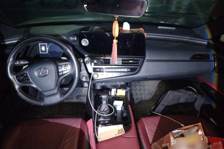 Used Lexus ES 2022 300h Silver Glow Limited Edition
