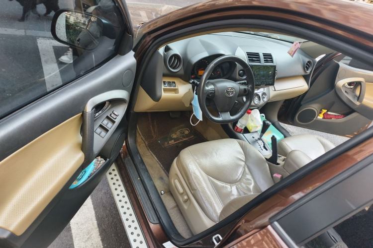 Used Toyota RAV4 2011 2.0L Automatic Luxury Edition
