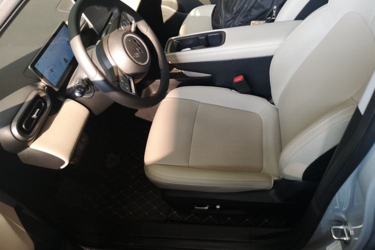 Used Wuling Bingo PLUS 2024 401 km Range 5-Seater Version Left Front Seat