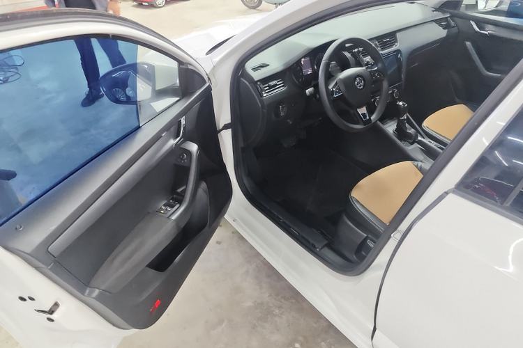 Used Skoda Octavia 2017 Classic Model 1.6L Automatic Standard Edition
