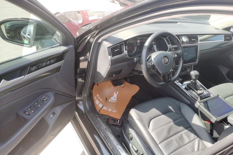 Used Volkswagen Phideon 2019 380TSI Two-Wheel Drive Business Edition China VI Standard
