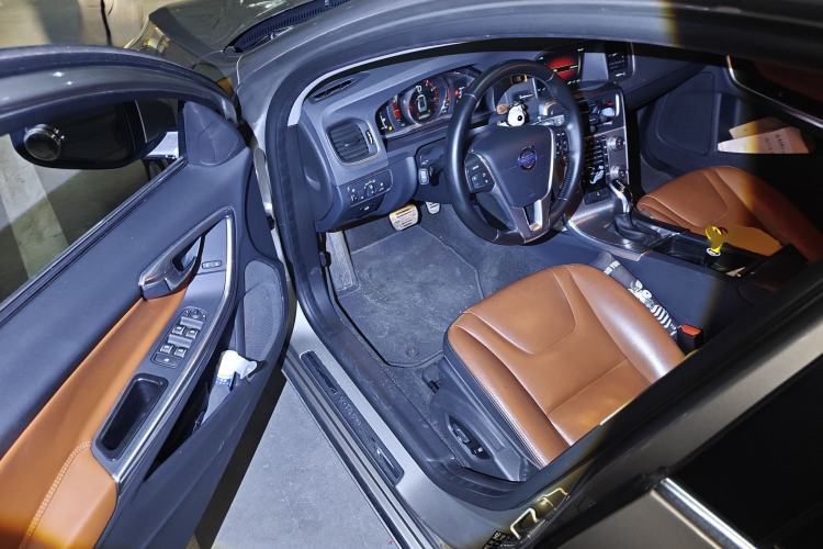 Used Volvo S60 2016 S60L T4 Zhiyuan Edition
