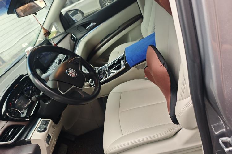 Used Buick GL8 2023 Land Executive Class Comfort Model
