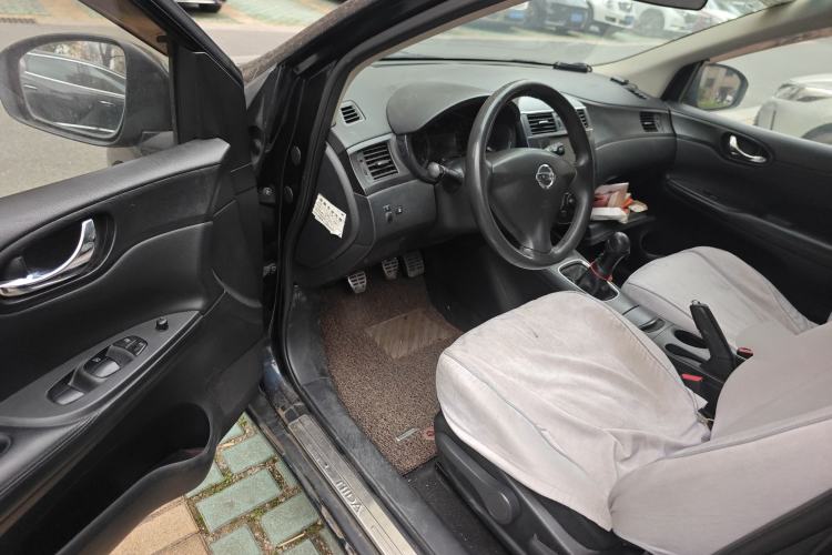 Used Nissan Tiida 2011 1.6L Manual Comfort Edition