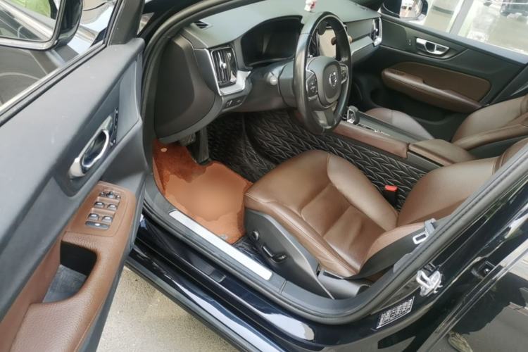 Used Volvo S60 2022 B4 Zhiyi Luxury Edition
