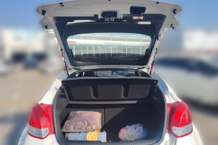 Used Hyundai Veloster 2015 1.6T Automatic Luxury Edition Trunk