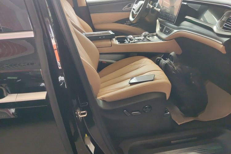 Used Denza D9 2025 DM-i Intelligent Drive 1020 Four-Wheel Drive Flagship Model
