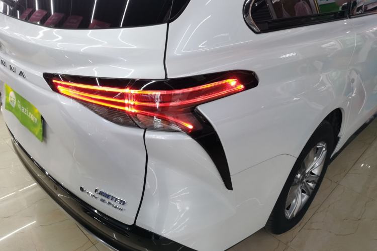 Used Toyota SIENNA 2024 2.5L Hybrid Four-Wheel Drive Prestige Edition
