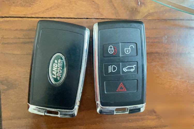 Used Land Rover Discovery 2023 Revised Version 360 PS R-Dynamic S Left Rear Seat