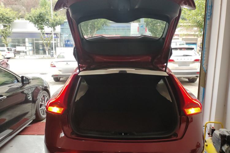 Used Volvo V40 2015 1.6T Zhiya Edition
