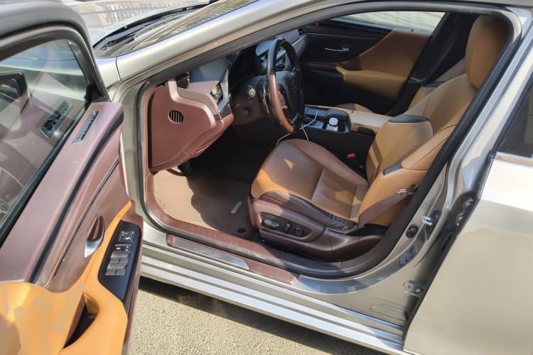 Used Lexus ES 2020 300h Premier Edition