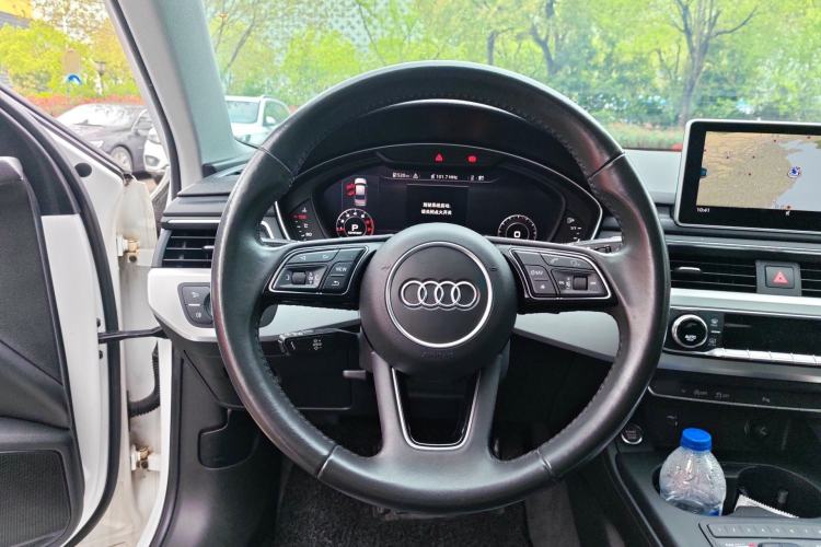 Used Audi A4L 2018 30th Anniversary Edition 40 TFSI Fashion Model Steering Wheel