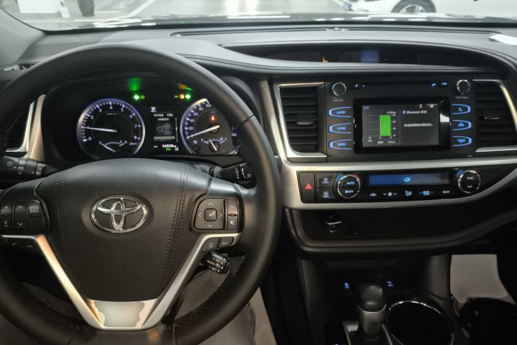 Used Toyota Highlander 2018 2.0T Four-Wheel Drive Luxury Version 7 Seats China VI Standard Center Console