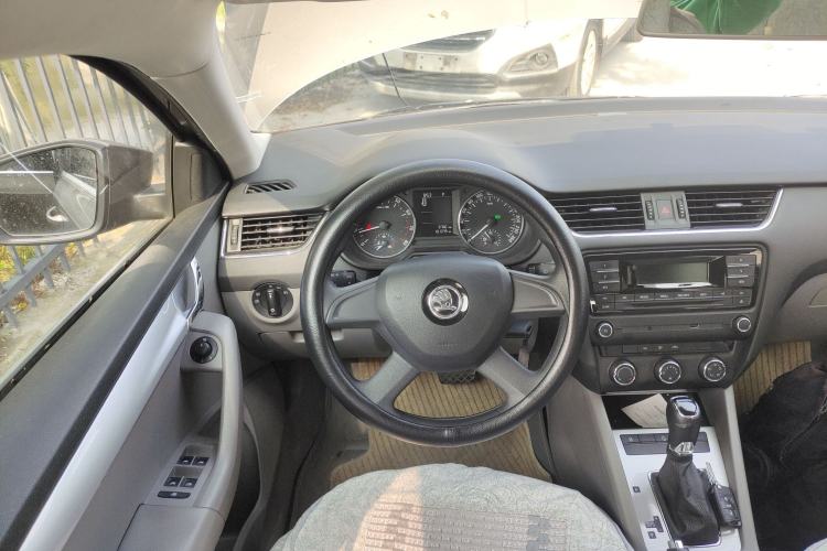 Used Skoda Octavia 2015 1.6L Automatic Yijie Edition Steering Wheel