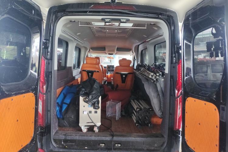 Used SAIC MAXUS Xintu V90 2022 2.0T Automatic Zhiyun King Rear-Drive Long Wheelbase High-Roof Design with Single Rear Tire—6/7 Seater