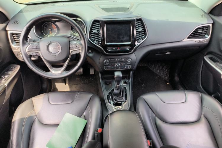 Used Jeep Cherokee 2019 2.0T Two-Wheel Drive Smart Enjoyment Version China VI Center Console