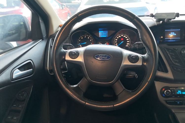 Used Ford Focus 2012 Sedan 1.6L Automatic Fashion Edition
