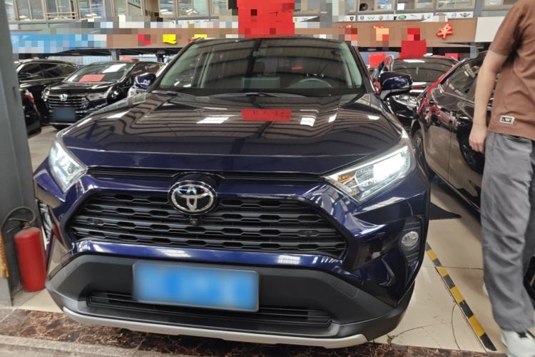 Used Toyota RAV4 2022 2.0L CVT Two-Wheel Drive Fashion Plus Edition
