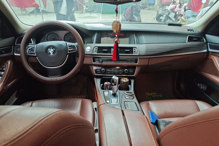 Used BMW 5 Series 2014 520Li Elegant Model
