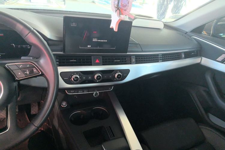 Used Audi A4L 2024 40 TFSI Fashion Dynamic Model Audio And AC Panel