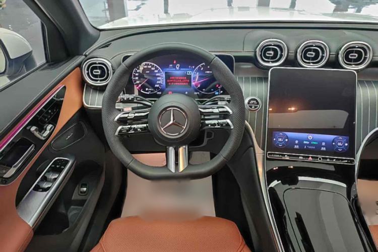 Used Mercedes-Benz GLC 2023 Facelift GLC 260 L 4MATIC Luxury Version 5 Seats