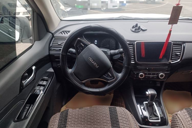 Used Isuzu D-MAX 2019 2.5T Four-Wheel Drive Automatic Luxury Version JE4D25Q5A
