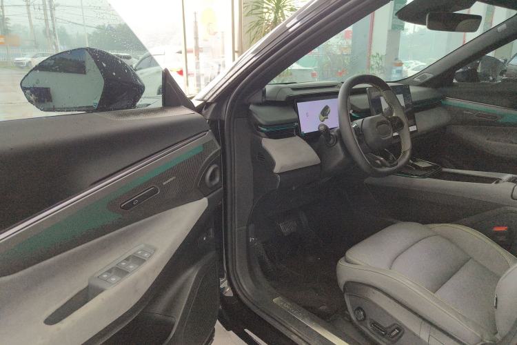 Used Lynk & Co 08 EM-P 2025 245km Ultra-Long Range Halo