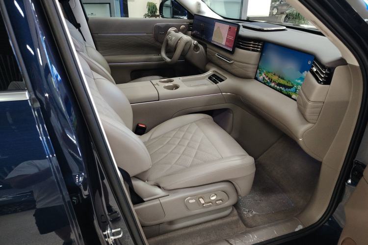 Used IM LS9 2026 Model 52 Ultra Right Front Seat