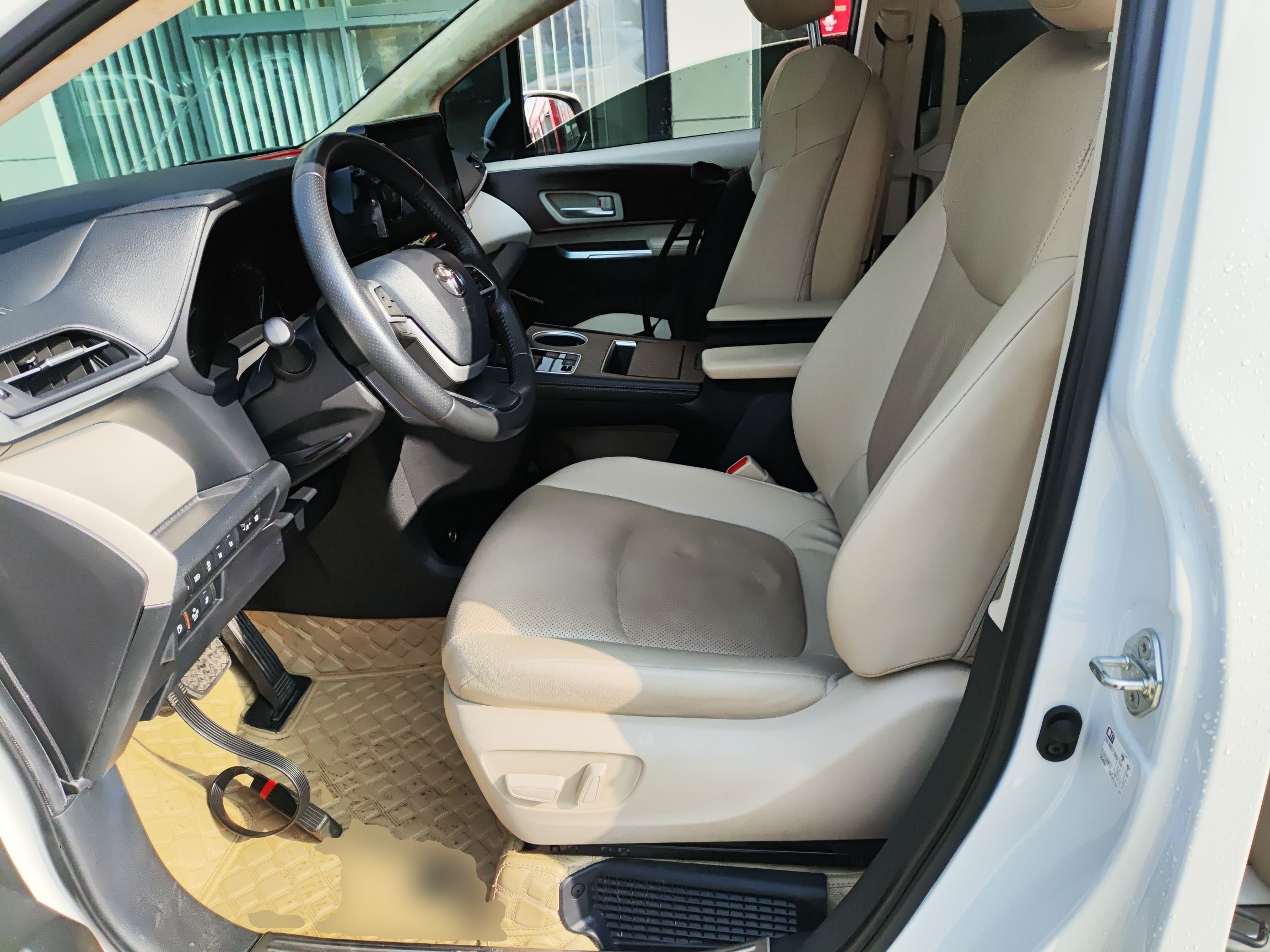 Переднее сиденье в автомобиле