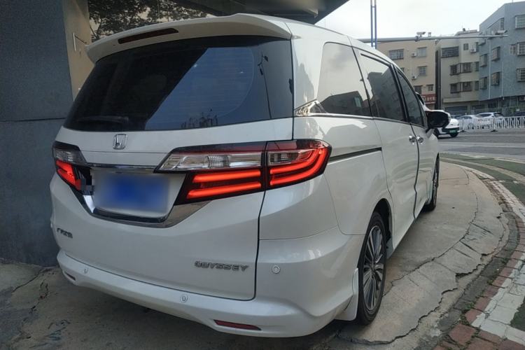 Used Honda Odyssey 2018 2.4L Luxury Edition Rear Right 45 Deg