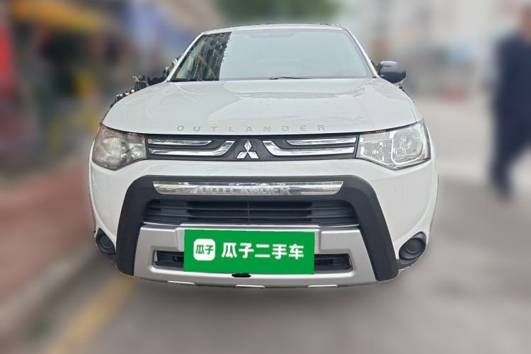 Used Mitsubishi Outlander 2013 2.0L Two-Wheel Drive Sport Navigation Version 5 Seats