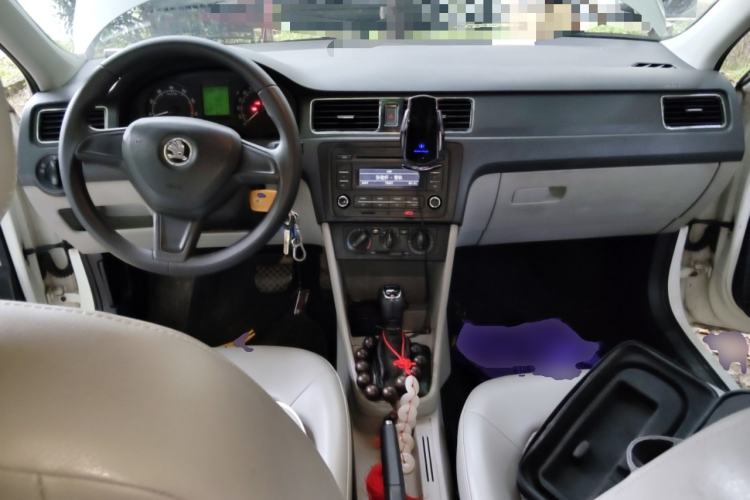 Used Skoda Rapid 2015 1.6L Automatic Smart Selection Model
