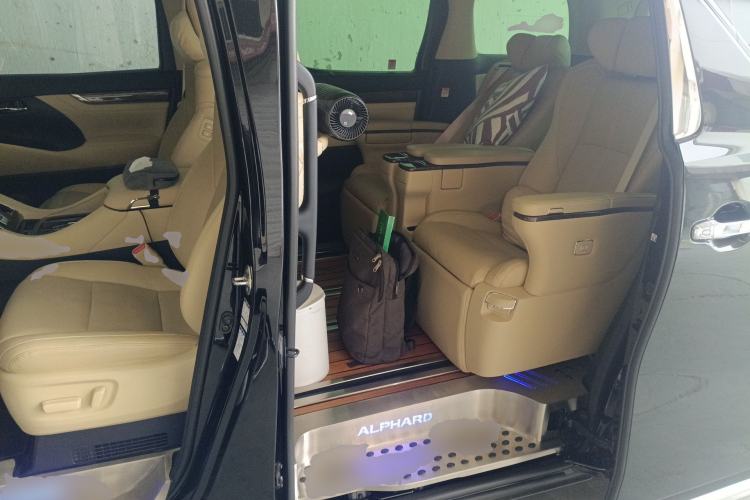 Used Toyota Alphard 2023 Dual-Motor 2.5L Premium Golden Edition
