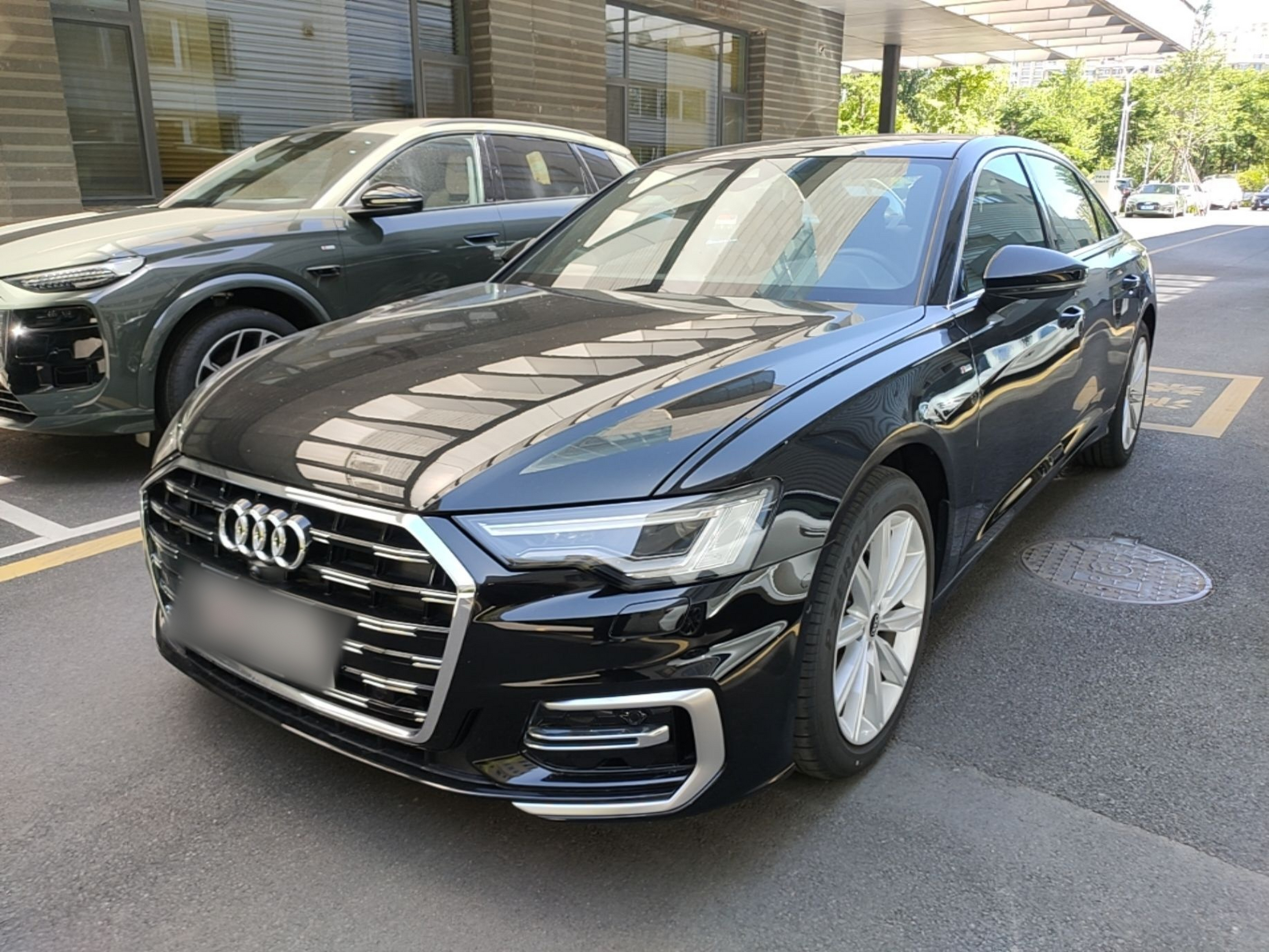 Под передней частью автомобиля