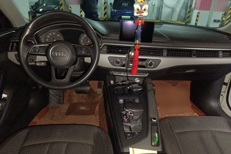 Used Audi A4L 2019 40 TFSI Ambition China VI Center Console