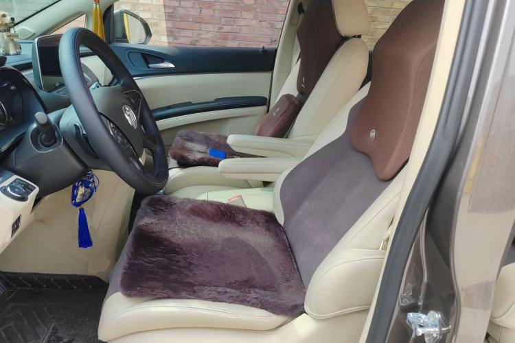 Used Buick GL8 2023 Facelifted Land Cruiser Executive Luxury Version
