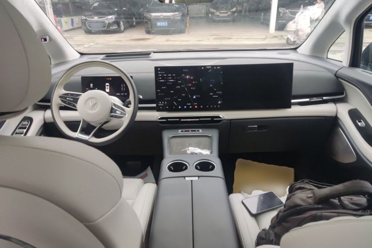 Used VOYAH Dream 2025 PHEV Four-Wheel-Drive Flagship Kunpeng Edition