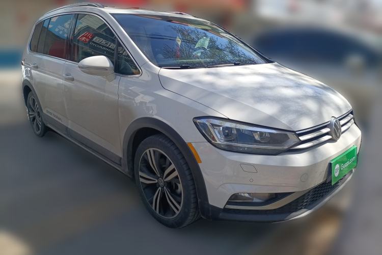 Used Volkswagen Touran 2021 Volkswagen Touran L 280TSI DSG Boundary Edition 7-Seater Front Right 45 Deg