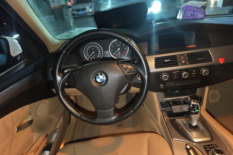 Used BMW 5 Series 2009 520Li Leading Model
