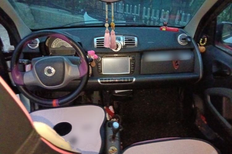 Used smart fortwo 2014 1.0 MHD Midnight Purple Limited Edition Center Console